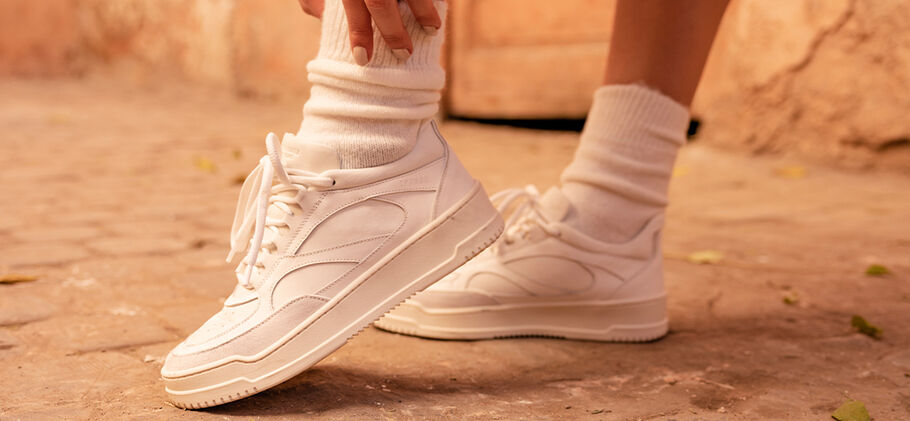 Bedienen lof Luipaard Hoe maak je witte sneakers schoon? | Omoda