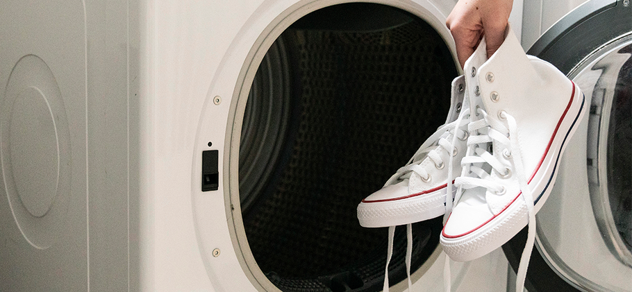 Los Voorbeeld blok Schoenen in de wasmachine: De do's en don'ts | Omoda