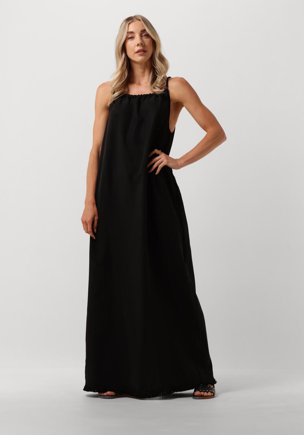 Nukus Elegante Zwarte Maxi Jurk Black Dames