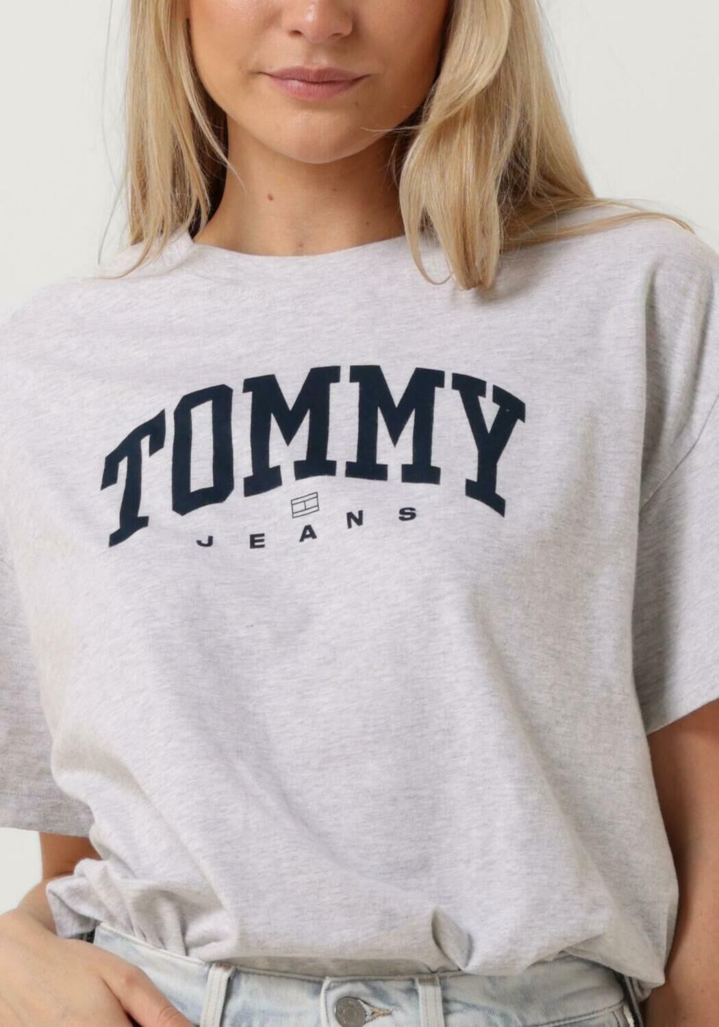 TOMMY JEANS Dames Tops & T-shirts Tjw Ovs Varsity 1 Tee Ext Lichtgrijs