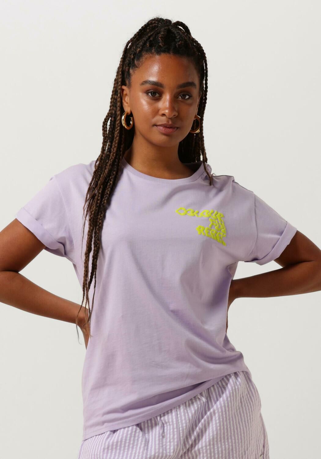 COLOURFUL REBEL Dames Tops & T-shirts Logo Wave Boxy Tee Lila