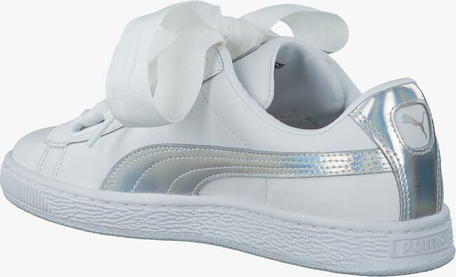 Sophie Hoeveelheid van Gemakkelijk Witte PUMA Sneakers BASKET HEART EXPLOSIVE | Omoda