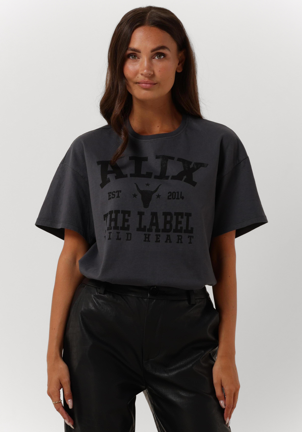 reinigen Schrijft een rapport embargo Grijze ALIX THE LABEL T-shirt LADIES KNITTED ALIX T-SHIRT | Omoda